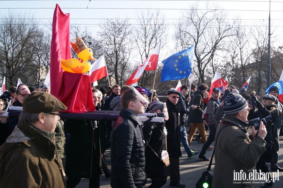 Elblanie na stoecznym marszu Komitetu Obrony Demokracji - 27.02.2016, fot. 36
