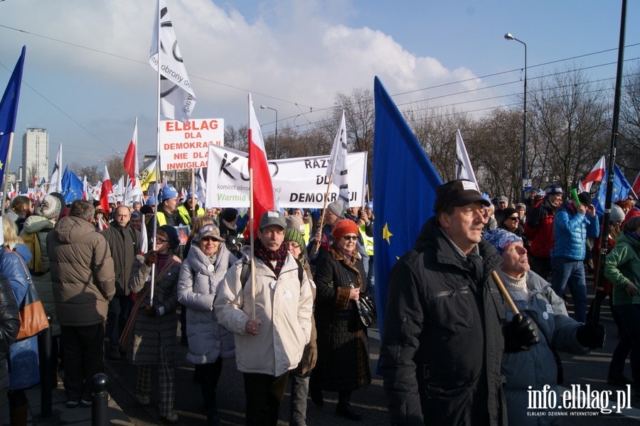 Elblanie na stoecznym marszu Komitetu Obrony Demokracji - 27.02.2016, fot. 39