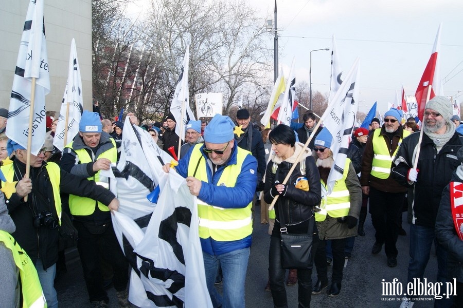 Elblanie na stoecznym marszu Komitetu Obrony Demokracji - 27.02.2016, fot. 41