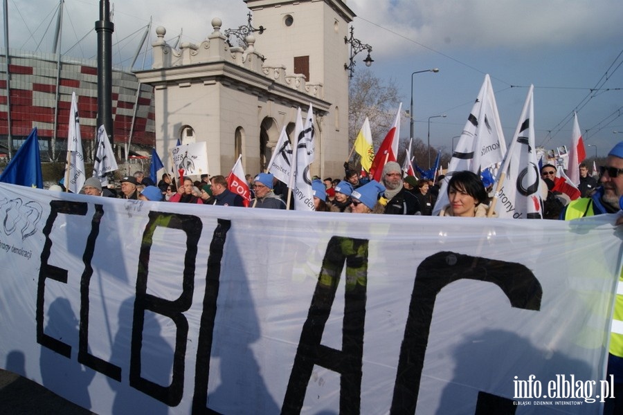Elblanie na stoecznym marszu Komitetu Obrony Demokracji - 27.02.2016, fot. 44