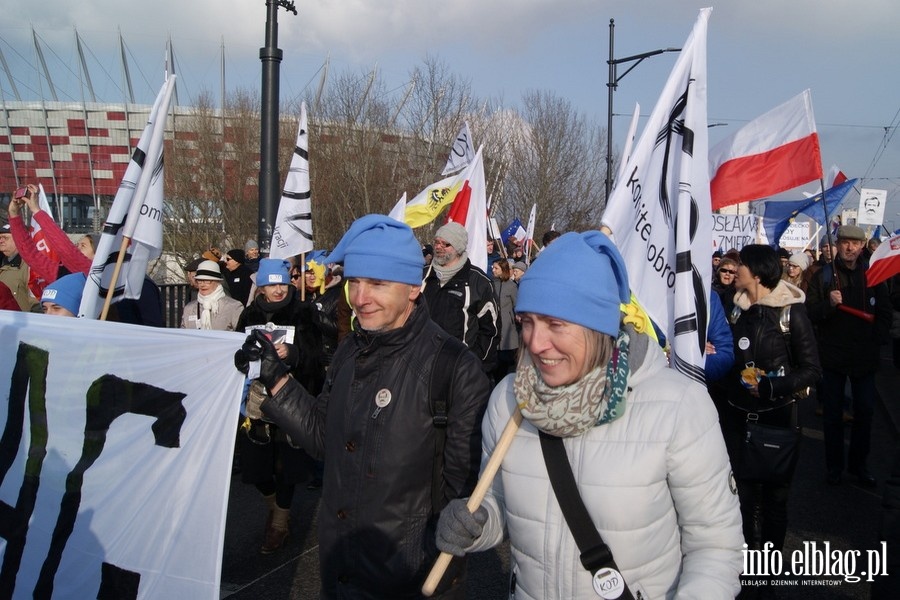 Elblanie na stoecznym marszu Komitetu Obrony Demokracji - 27.02.2016, fot. 49