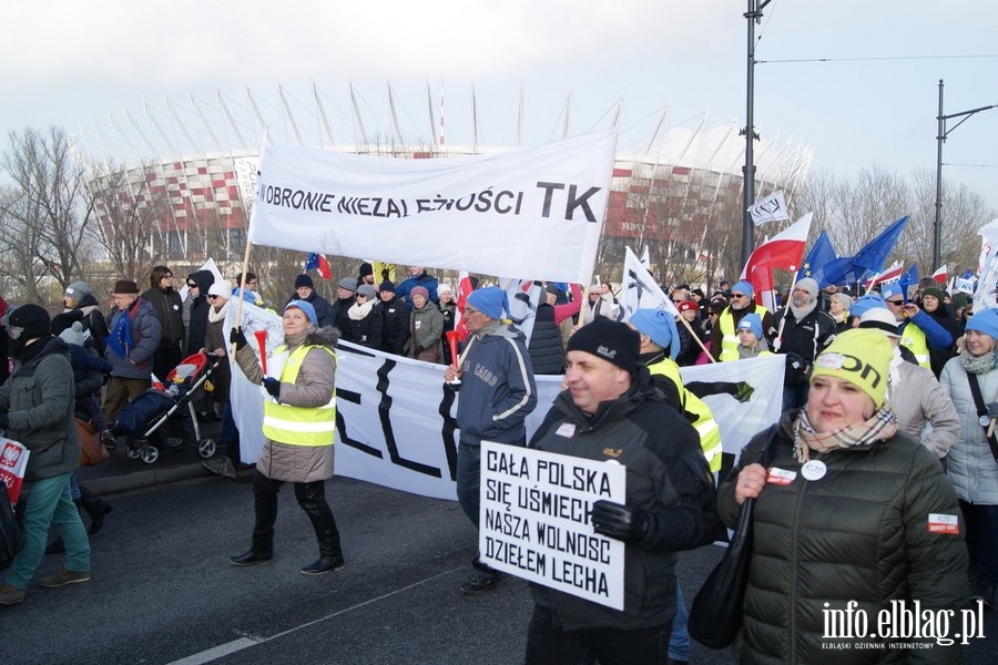 Elblanie na stoecznym marszu Komitetu Obrony Demokracji - 27.02.2016, fot. 50