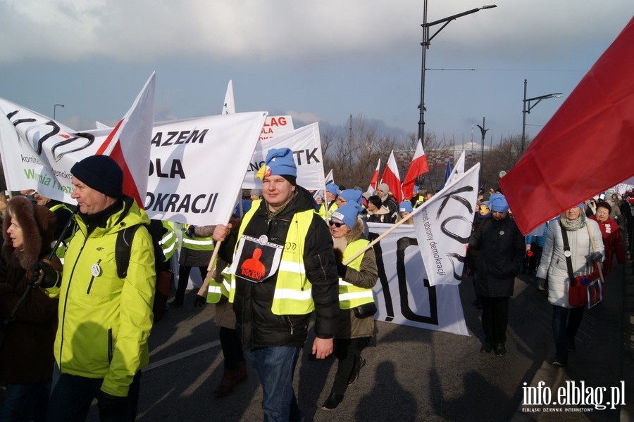 Elblanie na stoecznym marszu Komitetu Obrony Demokracji - 27.02.2016, fot. 53