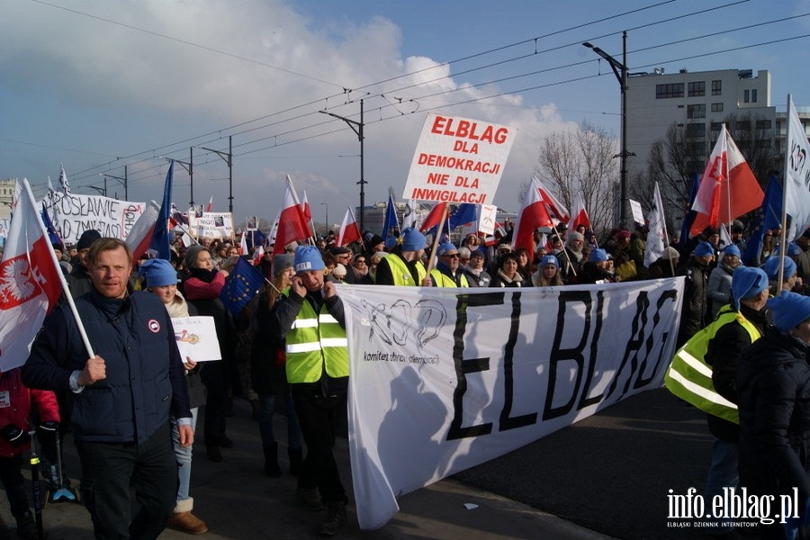 Elblanie na stoecznym marszu Komitetu Obrony Demokracji - 27.02.2016, fot. 57