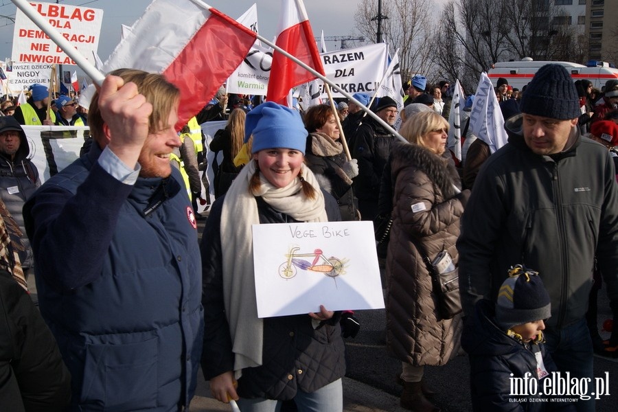 Elblanie na stoecznym marszu Komitetu Obrony Demokracji - 27.02.2016, fot. 58
