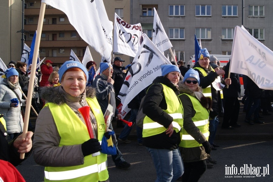 Elblanie na stoecznym marszu Komitetu Obrony Demokracji - 27.02.2016, fot. 60