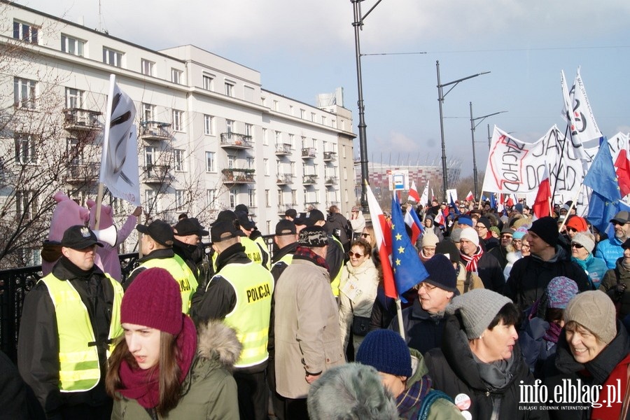 Elblanie na stoecznym marszu Komitetu Obrony Demokracji - 27.02.2016, fot. 64