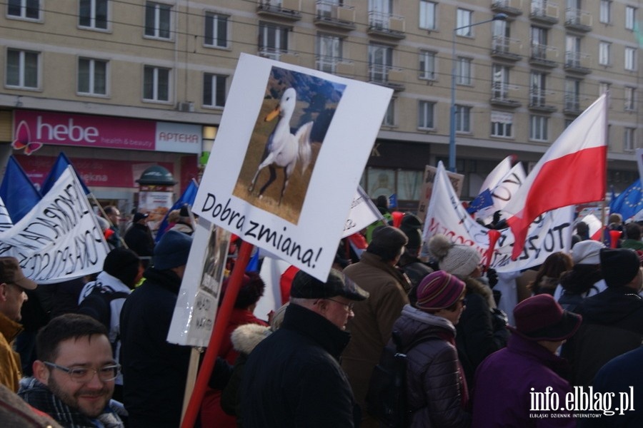 Elblanie na stoecznym marszu Komitetu Obrony Demokracji - 27.02.2016, fot. 71