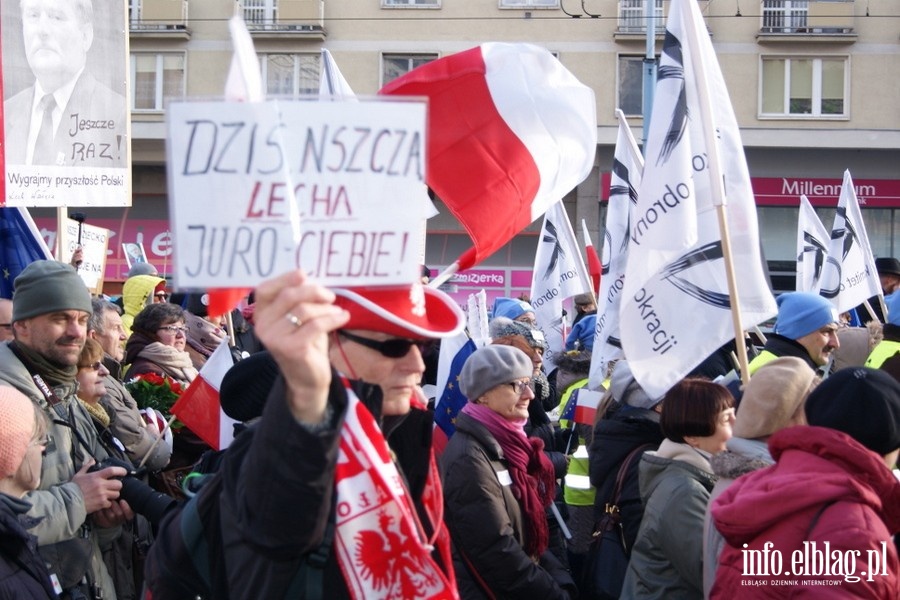 Elblanie na stoecznym marszu Komitetu Obrony Demokracji - 27.02.2016, fot. 72