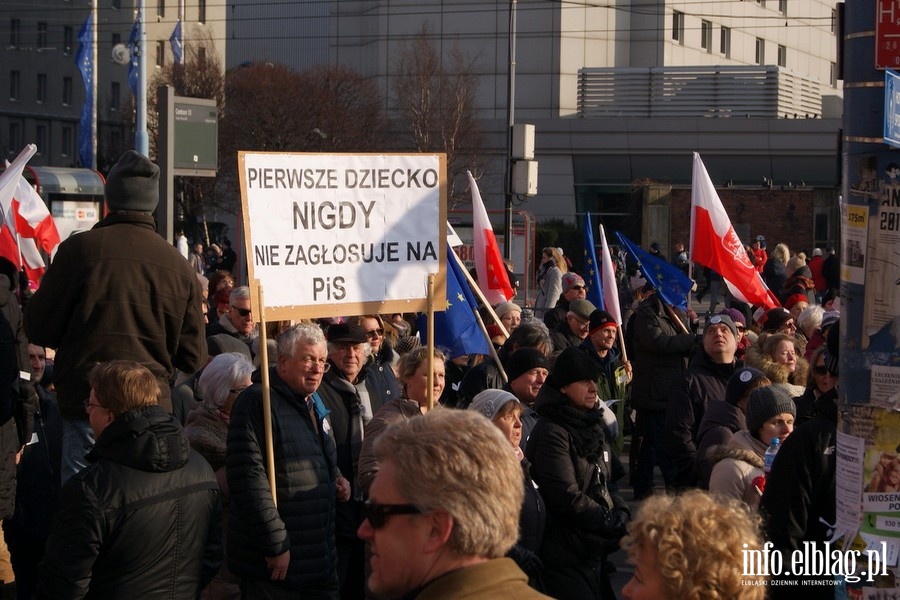 Elblanie na stoecznym marszu Komitetu Obrony Demokracji - 27.02.2016, fot. 74