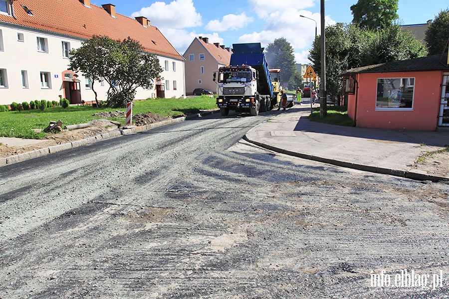 Ukadanie asfaltu na ul. Daszyskiego, fot. 2