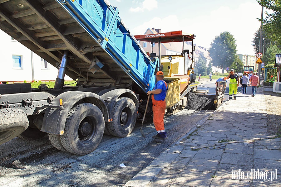 Ukadanie asfaltu na ul. Daszyskiego, fot. 4