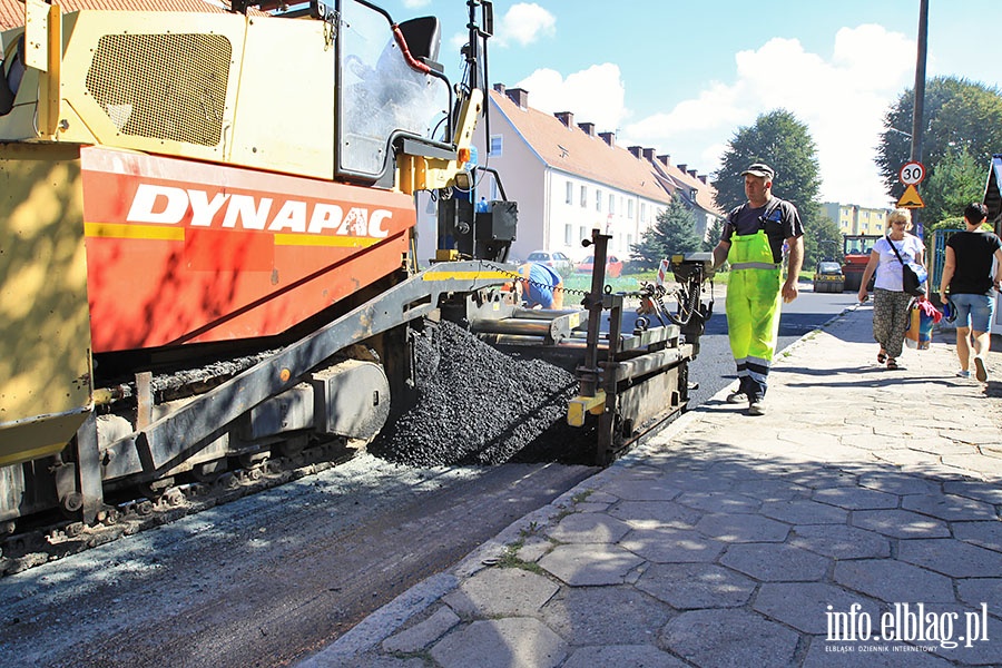 Ukadanie asfaltu na ul. Daszyskiego, fot. 5