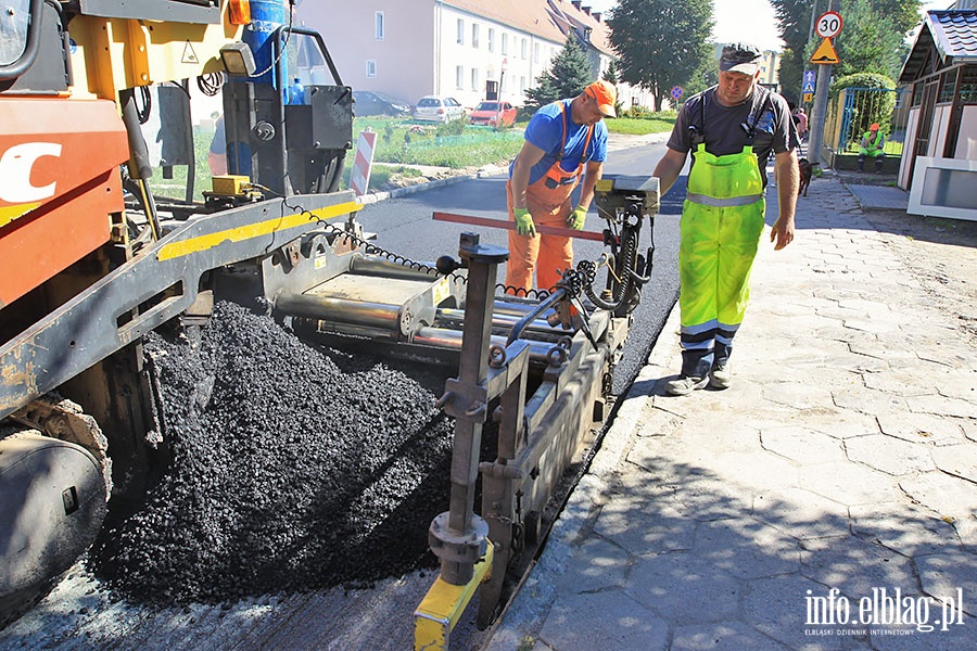 Ukadanie asfaltu na ul. Daszyskiego, fot. 6