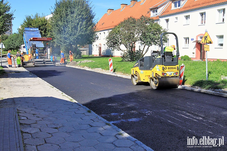 Ukadanie asfaltu na ul. Daszyskiego, fot. 9