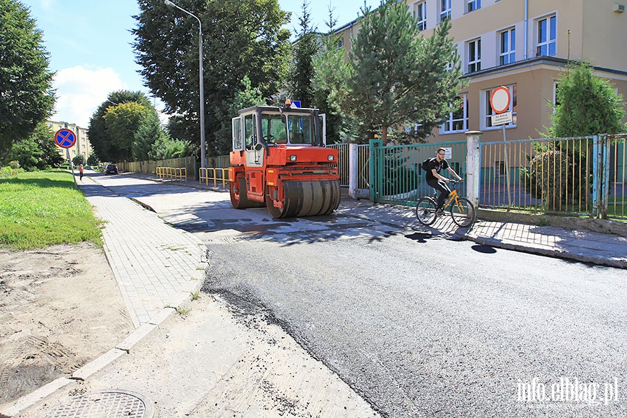 Ukadanie asfaltu na ul. Daszyskiego, fot. 11