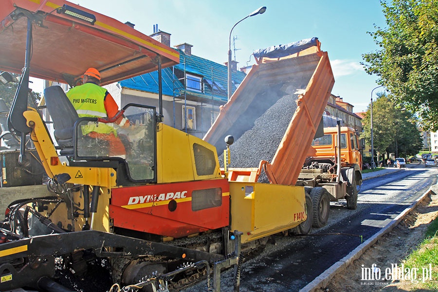 Ukadanie asfaltu na ul. Daszyskiego, fot. 15