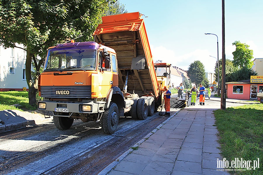 Ukadanie asfaltu na ul. Daszyskiego, fot. 20