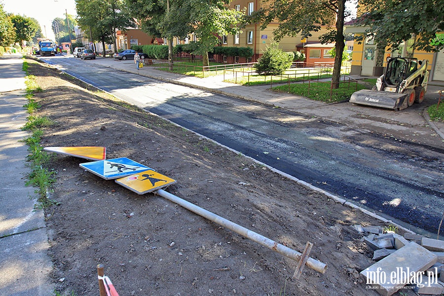 Ukadanie asfaltu na ul. Daszyskiego, fot. 24
