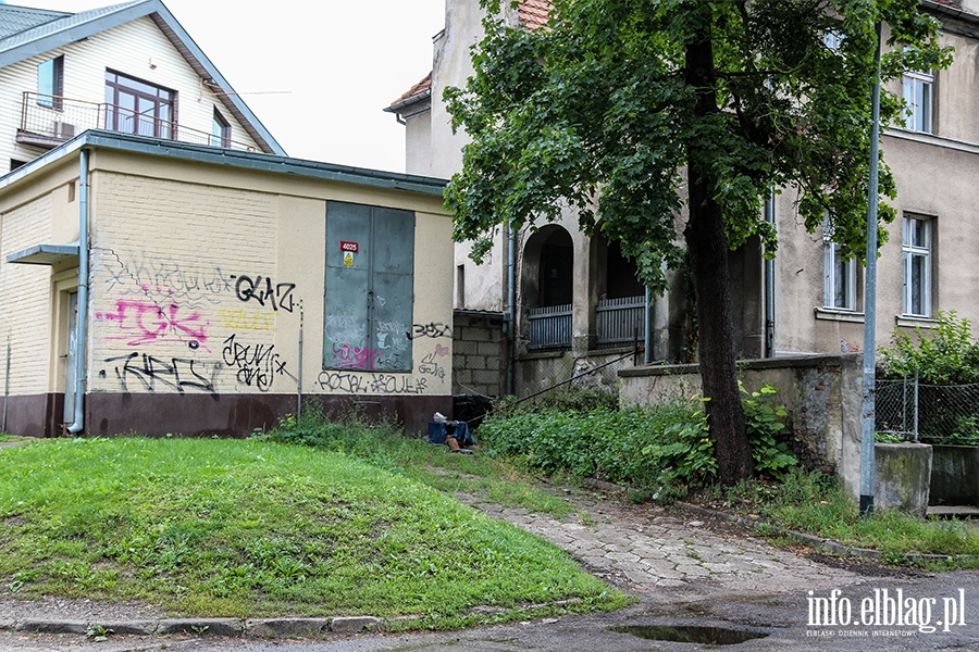 Zaniedbane ulice Elblga: Zacisze i Powstacw Warszawskich, fot. 1