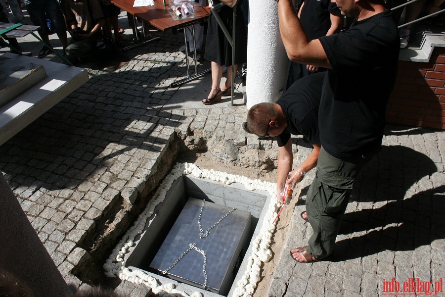 Zakopanie skrzyni czasu przed Ratuszem Staromiejskim w Elblgu, fot. 9