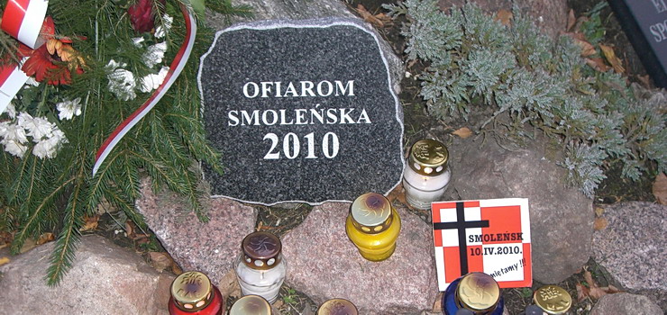 Policja zatrzymaa zodzieja tablicy Ofiarom Smoleska 2010