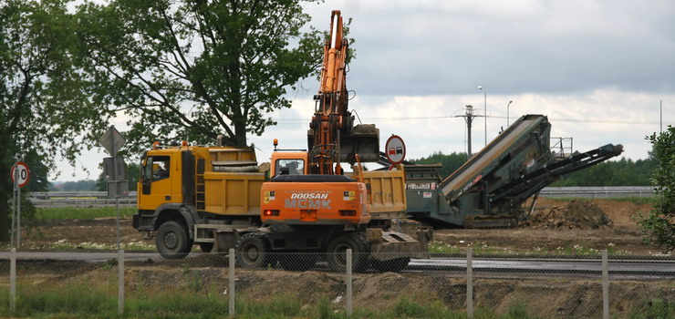 Kradli paliwo z maszyn na budowie trasy krajowej S7