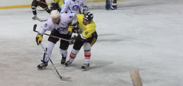 Hokejowa liga ponownie na lodowisku „Helena”