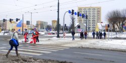 Do biegu, gotowi, start! Truchtem przez przejcie - inaczej spotkasz si z tramwajem. Materia filmowy