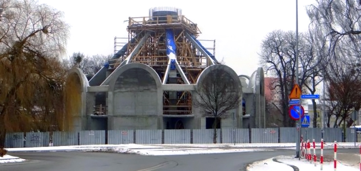 Nowa cerkiew ciągle rośnie. Wylano już część osadową kopuły