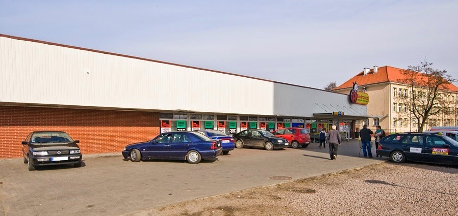 Rozbudowa parkingu przy Biedronce: E-mail wysłany do inwestora zaginął? Urząd Miejski pokazuje dowód