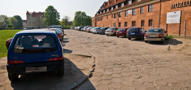 Czy Miastu uda si sprzeda parking przed muzeum?