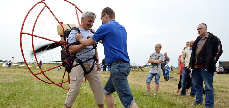 Wakacje rozpoczęły się w Elblągu wielkim, rodzinnym piknikiem na lotnisku - zobacz zdjęcia