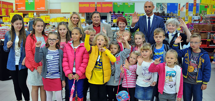 Carrefour i Elbląski Bank Żywności zbierali artykuły szkolne, by pomóc uczniom