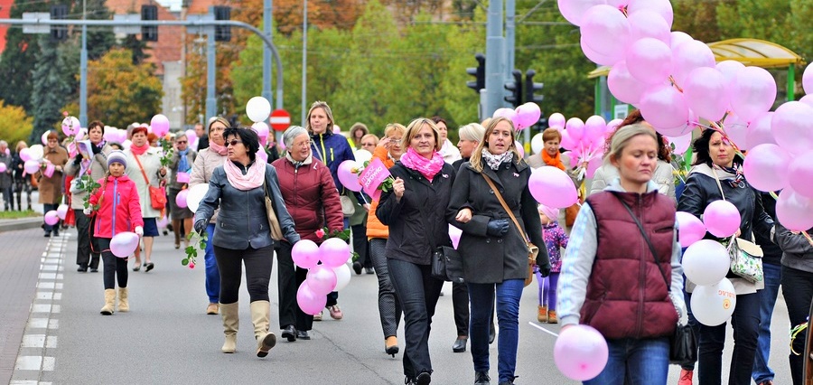 Dbanie o zdrowie to nasz obowiązek. Po raz 13. przeszli w Marszu Różowej Wstążki