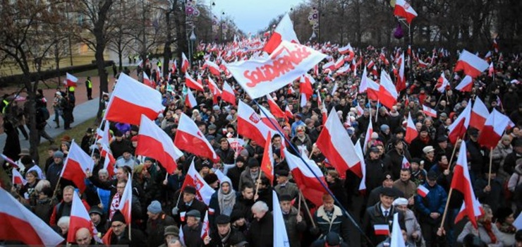 "W obronie demokracji i wolnoci mediw". Marsz PIS-u w rocznic stanu wojennego