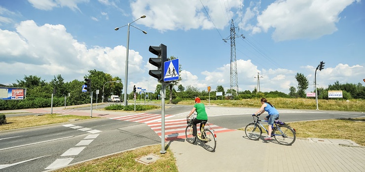 Przy al. Grunwaldzkiej 16-letni rowerzysta potrci kobiet. 42-latka zamaa nog