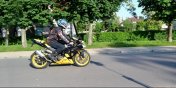 Jecha motocyklem w miecie 126 km/h. Inny kierowca wjecha „pod prd” na  trasie S7