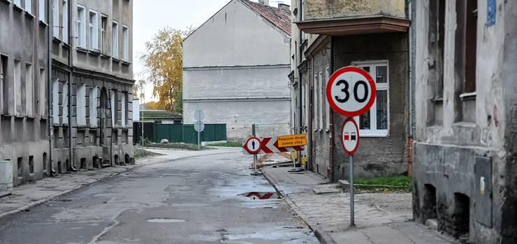 Od wielu lat czekaa na remont. Ulica Czerniakowska zyska now asfaltow nawierzchni