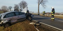 34-latka wpada w polizg, uderzya w barierk i wjechaa do rowu