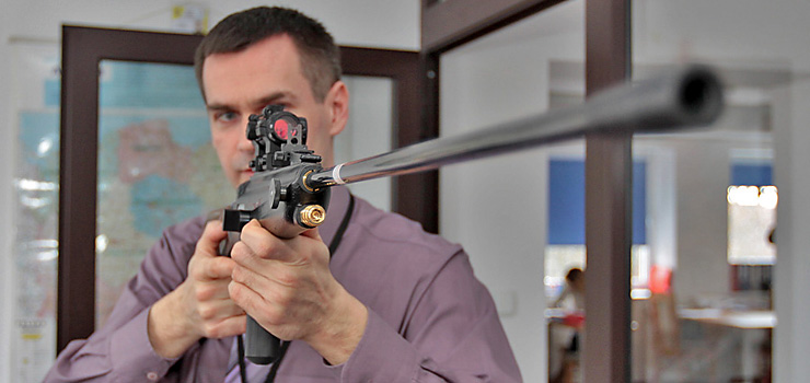 Magistrat zakupił nową broń do usypiania zwierząt. Strzelba za 11 tys. pozwoli poskromić psy i dziki