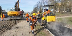 Na Krlewieckiej trwa ukadanie asfaltu na ciece rowerowej. Uwaga na utrudnienia w ruchu