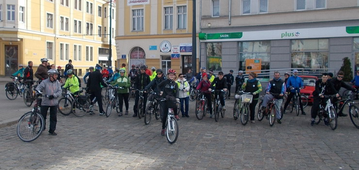 Rowerami wybrali si do Olena 