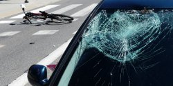 Browarna: potrcenie rowerzysty na rondzie. Ranny mczyzna w szpitalu