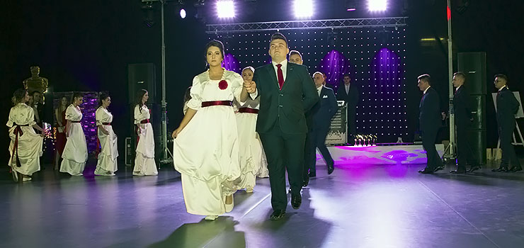 "Dzisiaj odłóżmy na bok wszelkie troski". Za nami Studniówka IV LO