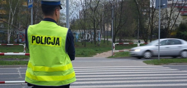 Akcja policji trwa. Jak piesi zachowuj si w stosunku do nadjedzajcych samochodw?