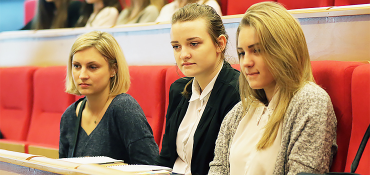 " Pracownik z kwalifikacjami dzisiaj dyktuje warunki". Zawodowcy znów są w cenie?