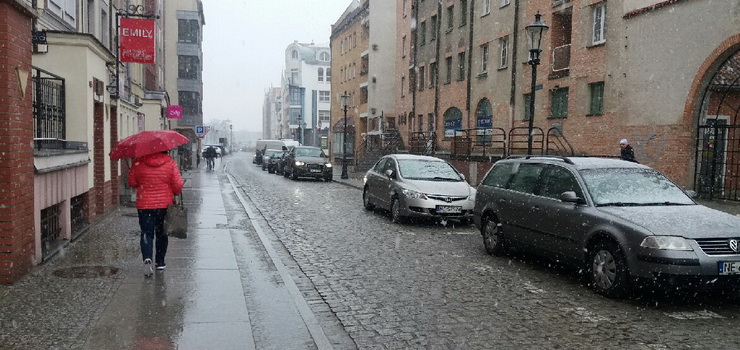 Maj, a za oknem pada śnieg. "Nie pamiętam w swoim życiu takiej sytuacji"