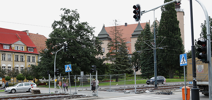 Piesi czy tramwaj? Kto na tym przejściu będzie miał pierwszeństwo?