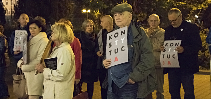 "To jedyne co możemy teraz zobić". Protest przed sądem